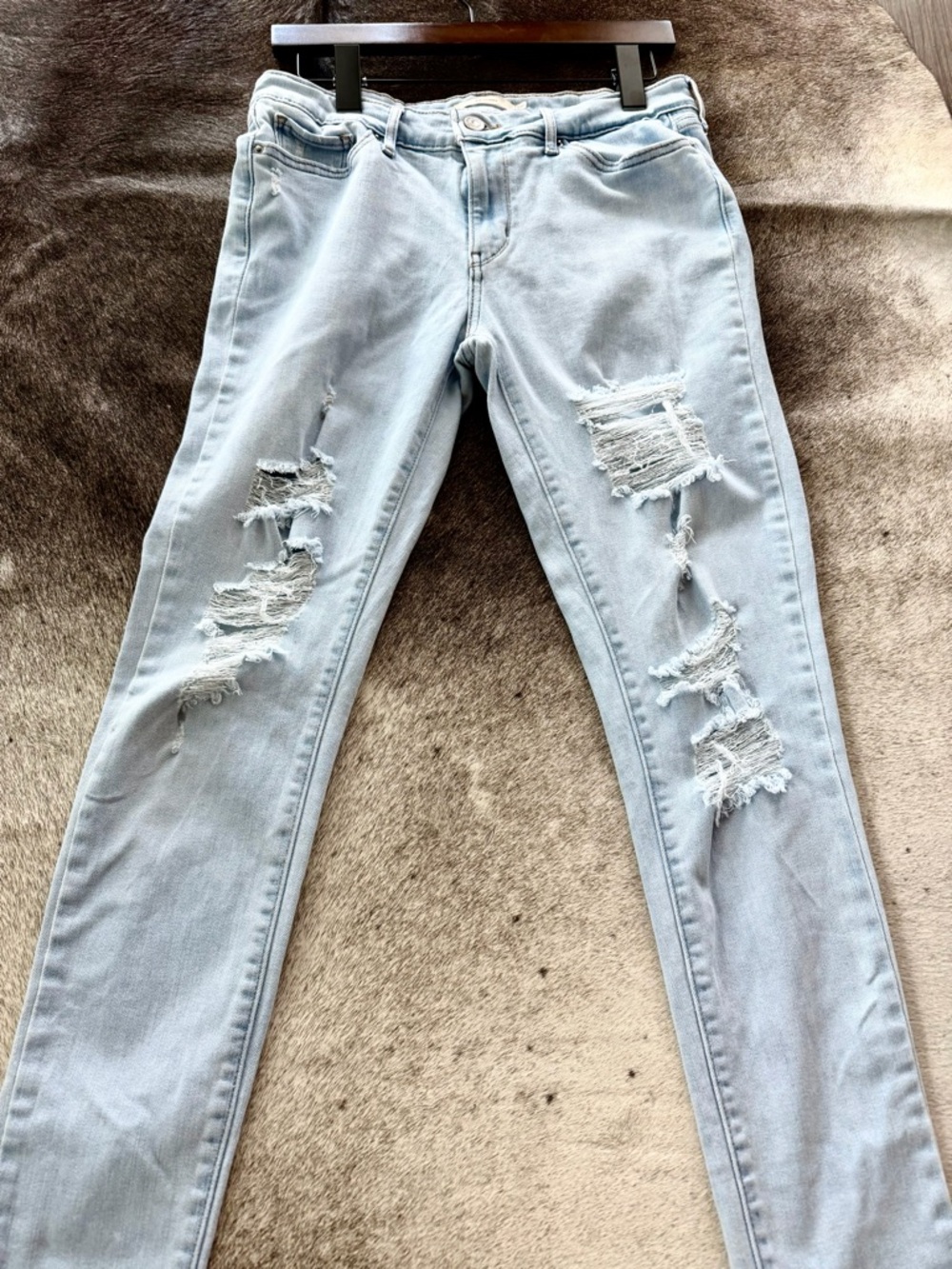 Levi’s Original 711 Skinny Light Wash Stretch Distressed Women’s Jeans Size 29